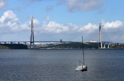 Владивосток. Русский мост — вантовый мост во Владивостоке через пролив Босфор Восточный.