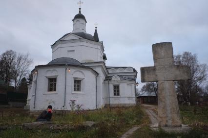 г.Таруса. Храм Воскресения Христова (Воскресенская церковь) на Воскресенской горе.