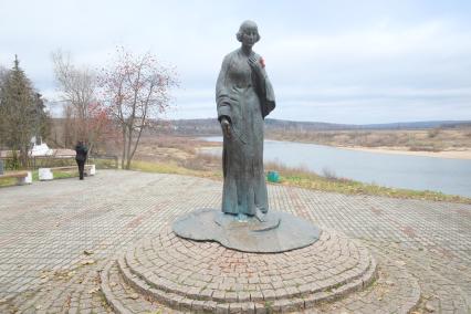 г.Таруса. Памятник Марине Цветаевой.