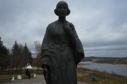 г.Таруса. Памятник Марине Цветаевой.