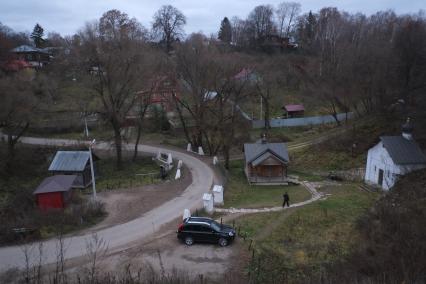 г.Таруса. Святой источник под Воскресенской горой с часовней Боголюбской Богоматери и купальней.