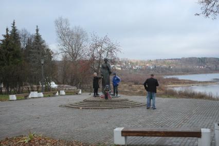 г.Таруса. Памятник Марине Цветаевой.