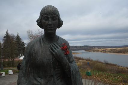 г.Таруса. Памятник Марине Цветаевой.