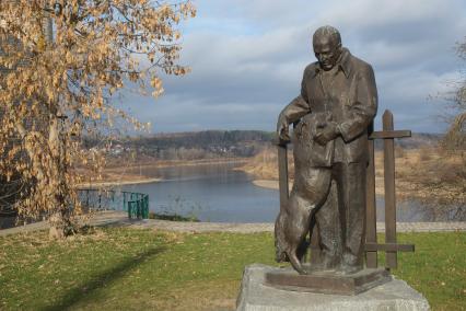 г.Таруса. Памятник Константину Паустовскому.