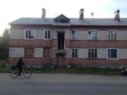 Республика Карелия. г.Суоярви. Ветхий барак, в котором живут местные жители.