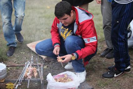 Ставрополь. День шашлычника прошел в рамках молодежного фестиваля культур народов Северного Кавказа `СКФО: Дом дружбы`.