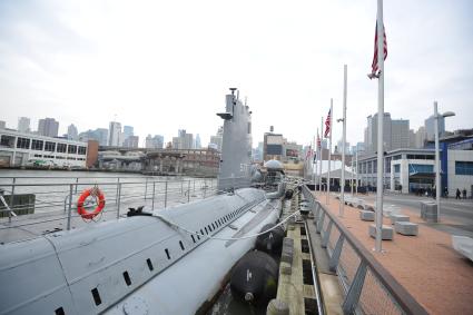 США. Нью-Йорк. Военный музей Intrepid Sea, Air & Space Museum.  Американская одводная лодка USS Growler (SSG-577).