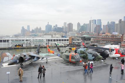 США. Нью-Йорк. Военный музей Intrepid Sea, Air & Space Museum.