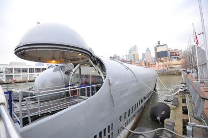 США. Нью-Йорк. Военный музей Intrepid Sea, Air & Space Museum.  Американская одводная лодка USS Growler (SSG-577).