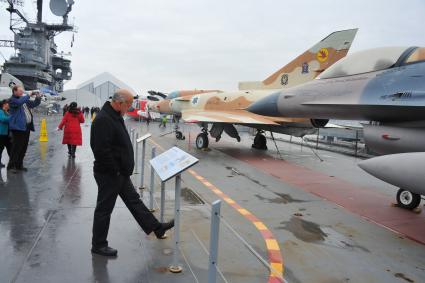 США. Нью-Йорк. Военный музей Intrepid Sea, Air & Space Museum.