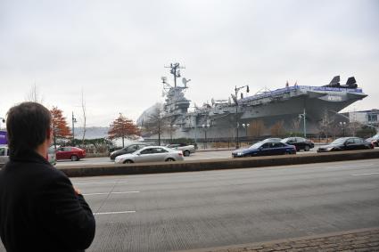 США. Нью-Йорк. Военный музей Intrepid Sea, Air & Space Museum. Американский авианосец Intrepid (Неустрашимый) типа `Эссекс` времен Второй мировой войны.