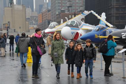 США. Нью-Йорк. Военный музей Intrepid Sea, Air & Space Museum.