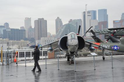 США. Нью-Йорк. Военный музей Intrepid Sea, Air & Space Museum.