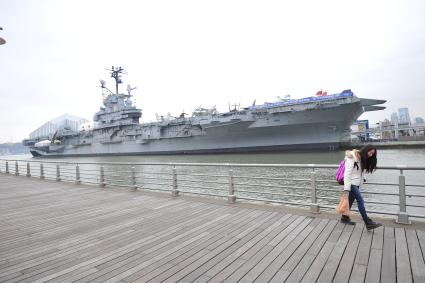 США. Нью-Йорк. Военный музей Intrepid Sea, Air & Space Museum. Американский авианосец Intrepid (Неустрашимый) типа `Эссекс` времен Второй мировой войны.