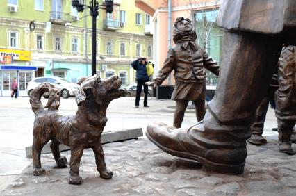 Самара. Памятник в честь литературного героя Дяди Степы установлен на Ленинградской улице.