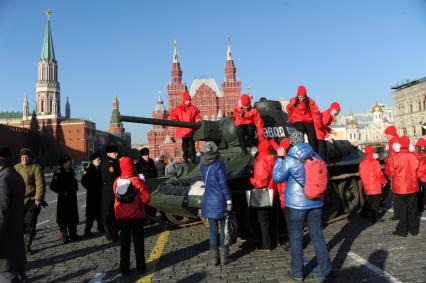 Москва.    Военная техника времен Великой Отечественной войны на марше, посвященном 74-й годовщине военного парада 7 ноября 1941 года, на Красной площади.