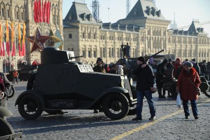 Москва.    Военная техника времен Великой Отечественной войны на марше, посвященном 74-й годовщине военного парада 7 ноября 1941 года, на Красной площади.