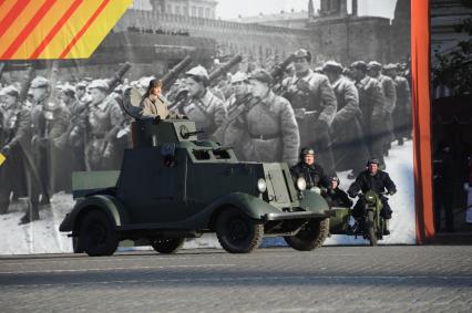 Москва.  Проезд военной техники времен Великой Отечественной войны на марше, посвященном 74-й годовщине военного парада 7 ноября 1941 года, на Красной площади.