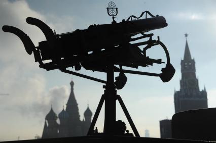 Москва. Винтовка на марше, посвященном 74-й годовщине военного парада 7 ноября 1941 года, на Красной площади.