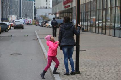 Санкт-Петербург. Родственники и близкие погибших пассажиров потерпевшего крушение самолета Airbus A321 в аэропорту Пулково. Самолет авиакомпании `Когалымавиа`, выполнявший рейс Шарм эш-Шейх - Санкт-Петербург, на борту которого находились 224 человека, разбился на севере Синайского полуострова утром 31 октября.