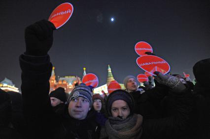 Москва. Митинг в поддержку оппозиционера Алексея Навального, приговоренного в 3,5 годам условно по `Делу Ив Роше`, прошел на Манежной площади.