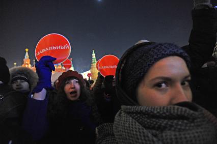 Москва. Митинг в поддержку оппозиционера Алексея Навального, приговоренного в 3,5 годам условно по `Делу Ив Роше`, прошел на Манежной площади.