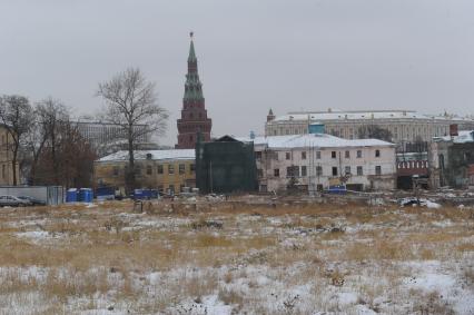 Москва.   Пустырь на Софийской набережной.