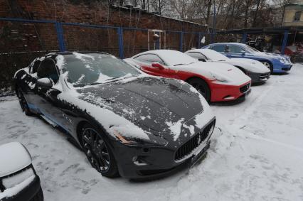 Москва. Автоломбард на Болотной площади, д.10.