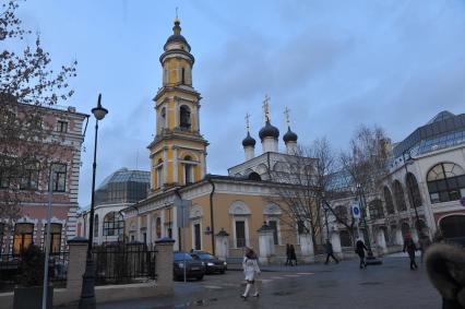 Москва. Храм Святителя Николая в Толмачах - домовая церковь при Государственной Третьяковской галерее.