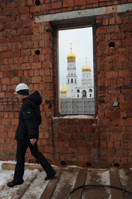Москва. Снос 14-го административного корпуса Кремля, который находится между Спасскими воротами и Сенатским дворцом. Строение было создано в 1932-1934 годах.