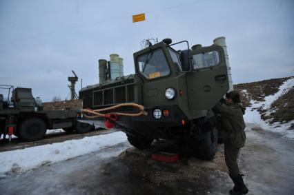 Московская область. 549-й гвардейский зенитно- ракетный полк, четвертый полк Войск воздушно-космической обороны, вооруженный новым зенитным ракетным комплексом С-400.