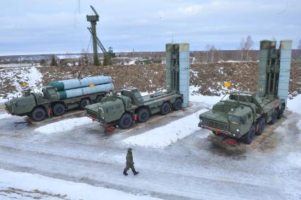 Московская область. 549-й гвардейский зенитно- ракетный полк, четвертый полк Войск воздушно-космической обороны, вооруженный новым зенитным ракетным комплексом С-400.