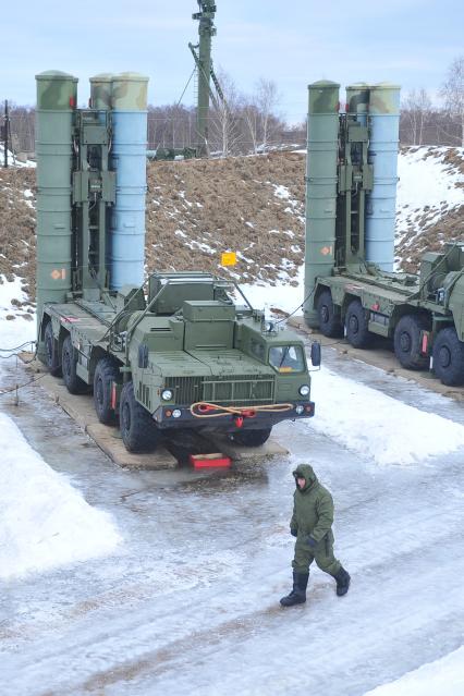 Московская область. 549-й гвардейский зенитно- ракетный полк, четвертый полк Войск воздушно-космической обороны, вооруженный новым зенитным ракетным комплексом С-400.