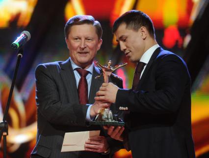 12.12.2015.   Москва. Бал олимпийцев  России -2015. На снимке  Сергей Иванов (слева) и  Роман Власов