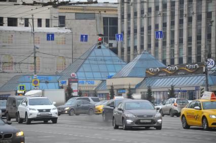 Москва.  Торговый центр `Пирамида` на Тверской улице.