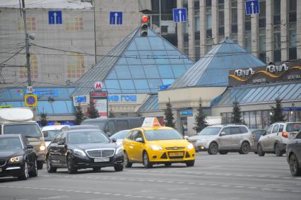 Москва.  Торговый центр `Пирамида` на Тверской улице.