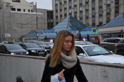 Москва. Торговый центр `Пирамида` на Тверской улице.