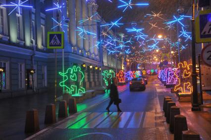 Москва. Праздничная иллюминация на улице Большая Дмитровка.