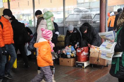 Москва. Торговля в подземном переходе.