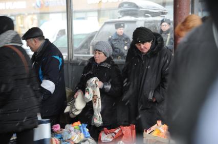 Москва. Торговля в подземном переходе.