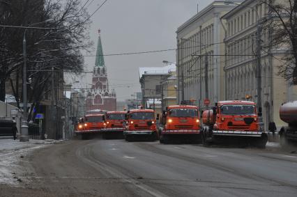 Москва. Снегоуборочная техника  на улице Воздвиженка.