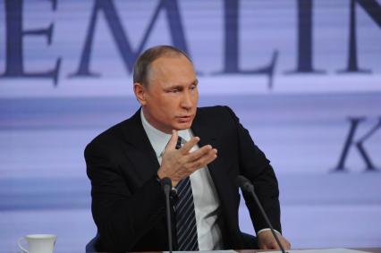 Москва. Президент России Владимир Путин на одиннадцатой большой ежегодной пресс-конференции в Центре международной торговли на Красной Пресне.