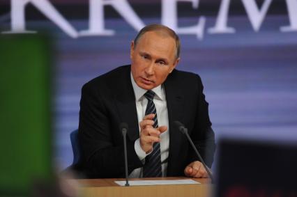 Москва. Президент России Владимир Путин на одиннадцатой большой ежегодной пресс-конференции в Центре международной торговли на Красной Пресне.