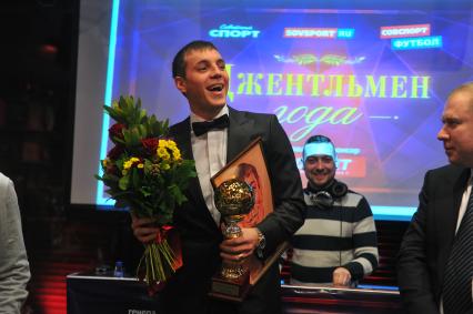 10.12.2015. Москва. Футбол. Приз \"Честная Игра\" Премия Джентльмен года. Церемония вручения премии. Торжественный вечер. На снимке Футболист Артем Дзюба, лауреатом премии \"Джентльмен года\" по версии газеты \"Советский спорт\"