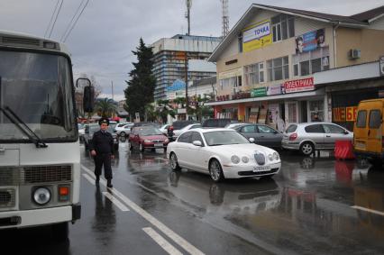 Абхазия. Сухум. Автомобиль Jaguar.