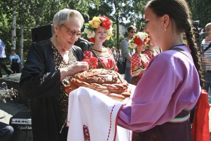 Барнаул. Актриса Римма Маркова на открытии Шукшинских чтений.