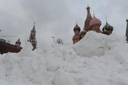 Москва. Сугробы на Красной площади.