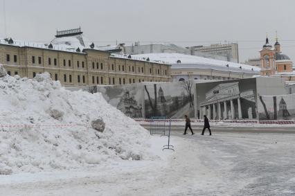 Москва. Сугробы на Красной площади.