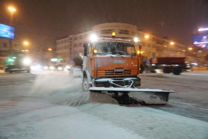 Екатеринбург. Уборка снега с улиц города.