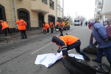 Москва.  Последствия акции протеста у посольства Турции. Протесты начались накануне из-за того, что турецкие ВВС сбили российский бомбардировщик Су-24, принимавший участие в антитеррористической операции в Сирии.